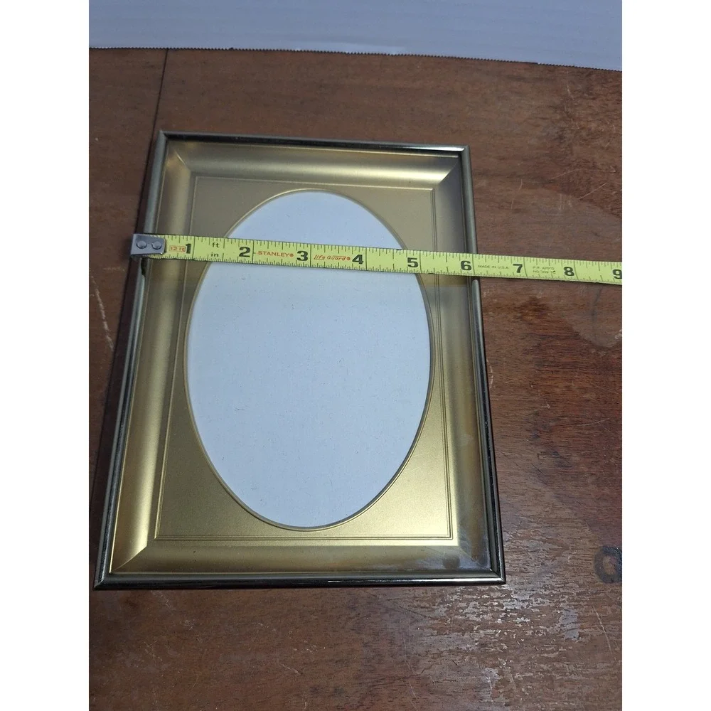Vintage 1975 IIC Gold Tone Floral Embossed Oval Opening Picture Frame 5x7 6x8
